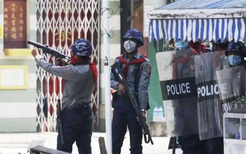 scontri e proteste in myanmar 1