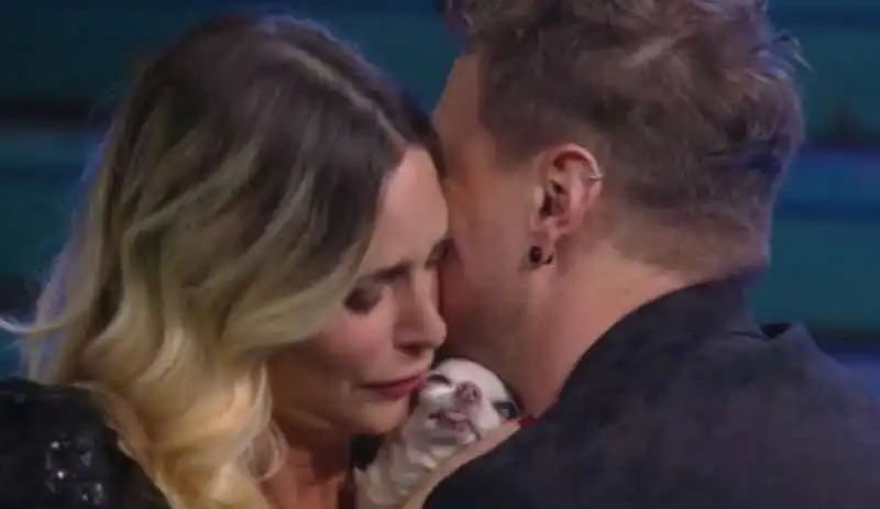 stefania orlando e il marito simone e il cane 2