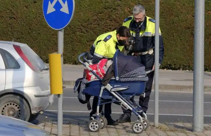 anas zidane, neonato travolto da auto in passeggino 4