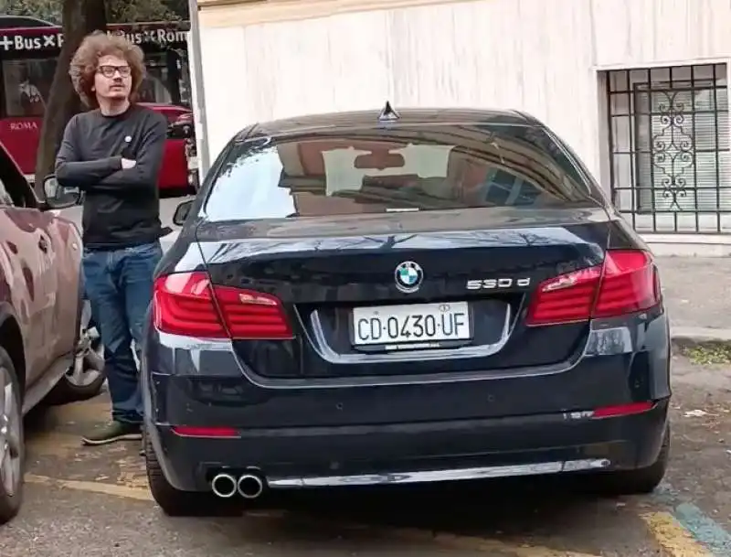 auto del corpo diplomatico nel parcheggio disabili   foto gianluca nicoletti 