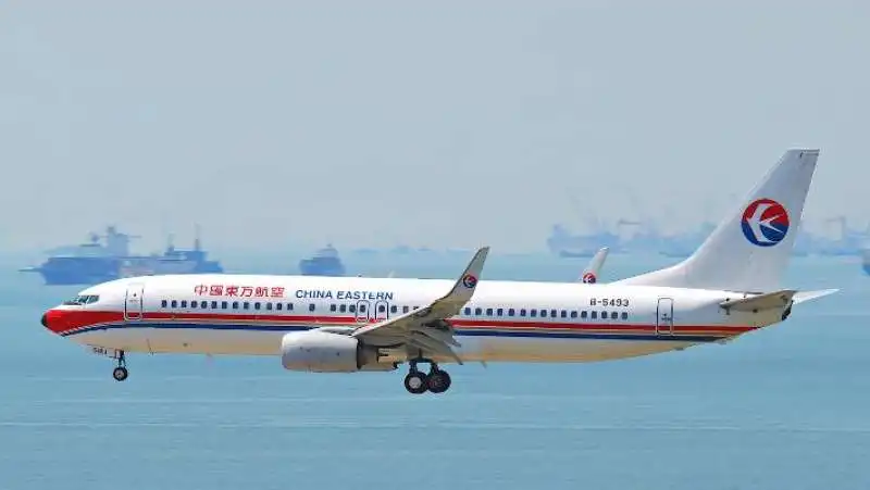 BOEING 737 CHINA EASTERN 