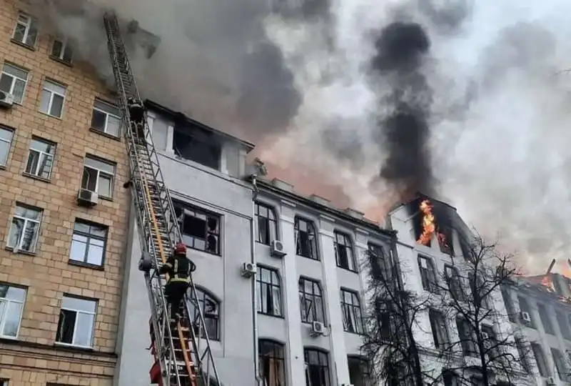 bombardamenti russi in ucraina  2