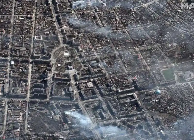 bombardamenti su mariupol    4