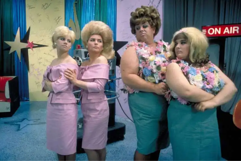 Colleen Fitzpatrick, Debbie Harry, Divine e Ricki Lake in Hairspray, 1988