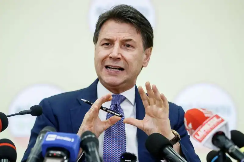 conferenza stampa di giuseppe conte al termine della riunione dei comitati del m5s 