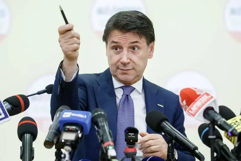 conferenza stampa di giuseppe conte al termine della riunione dei comitati del m5s   10