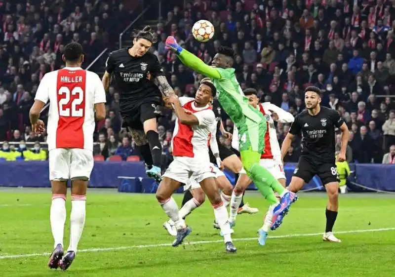 ERRORE DI ONANA IN AJAX BENFICA 