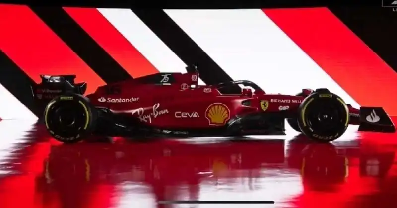 FERRARI SF 75 