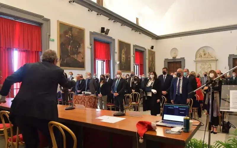 gli invitati cantano l inno d italia (2)