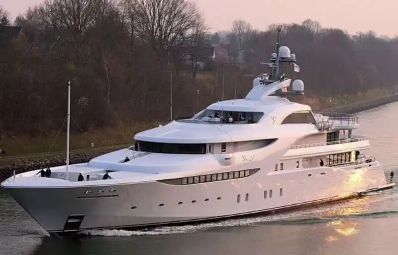 graceful   lo yacht di putin. 