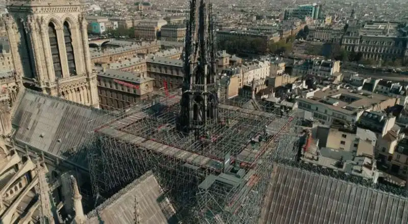 il film notre dame brule  13