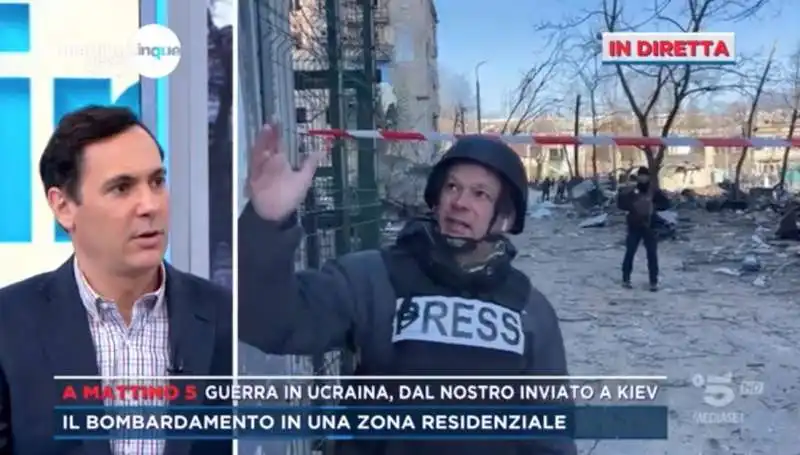 il giornalista mediaset fausto biloslavo colpito da una cassetta della frutta a kiev 5