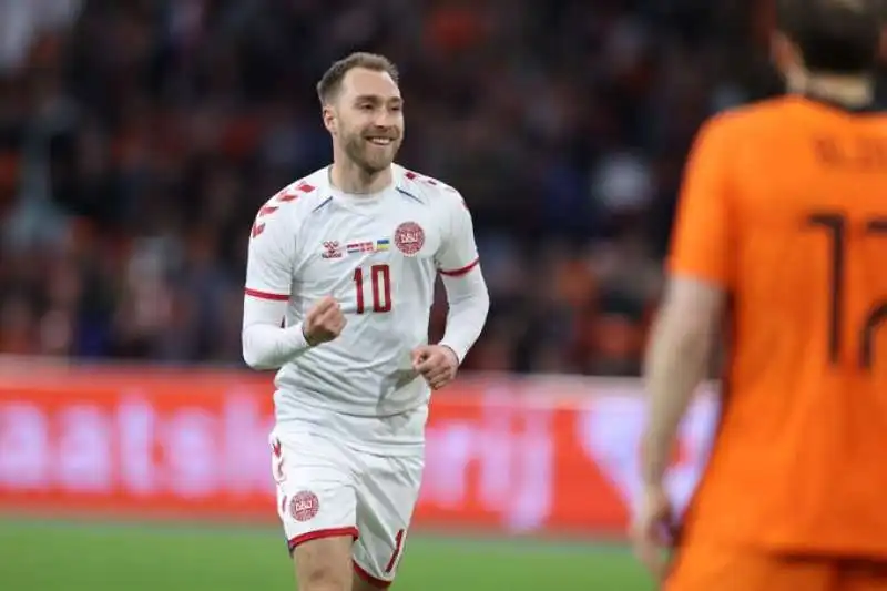 il gol di christian eriksen contro l olanda 