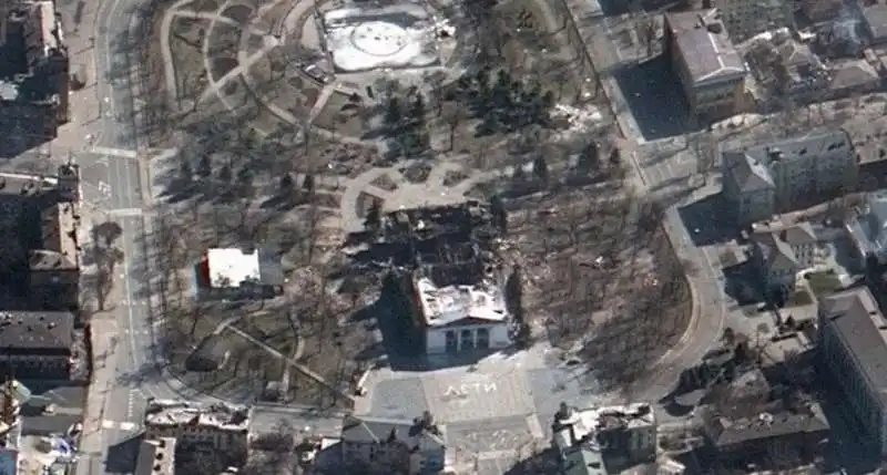 il teatro di mariupol bombardato 3