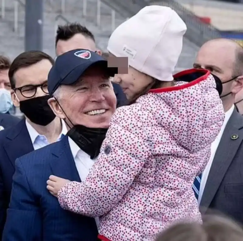 joe biden incontra i rifugiati ucraini a varsavia   8