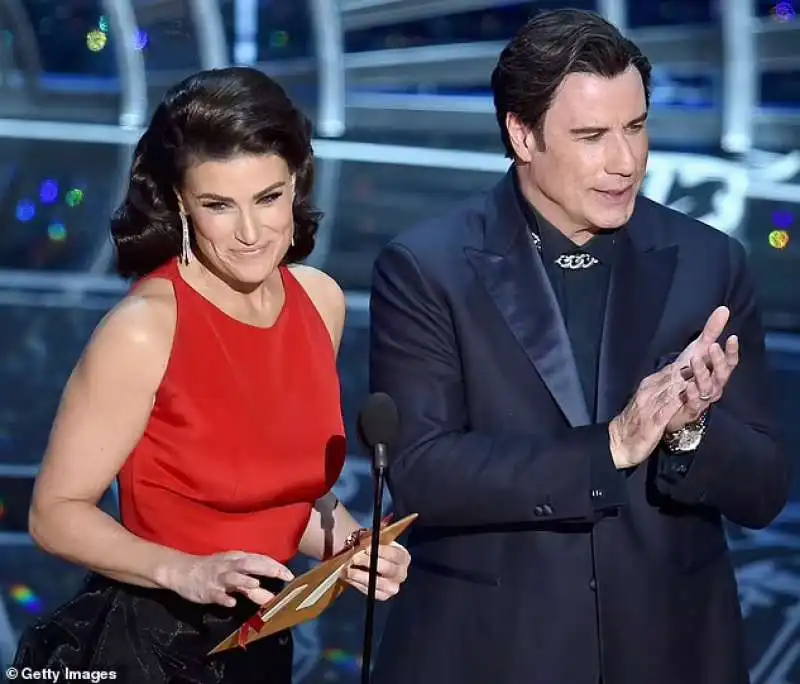 john travolta sbaglia il nome di idina menzel   oscar 2014