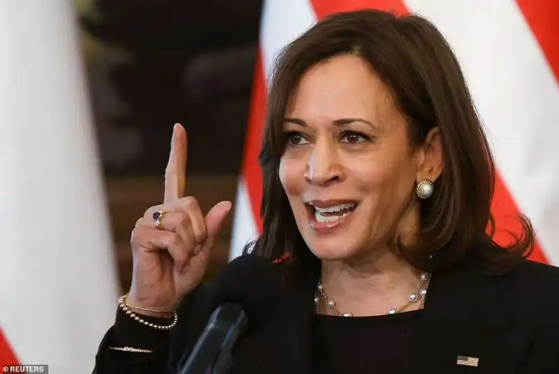 Kamala Harris ride in Polonia