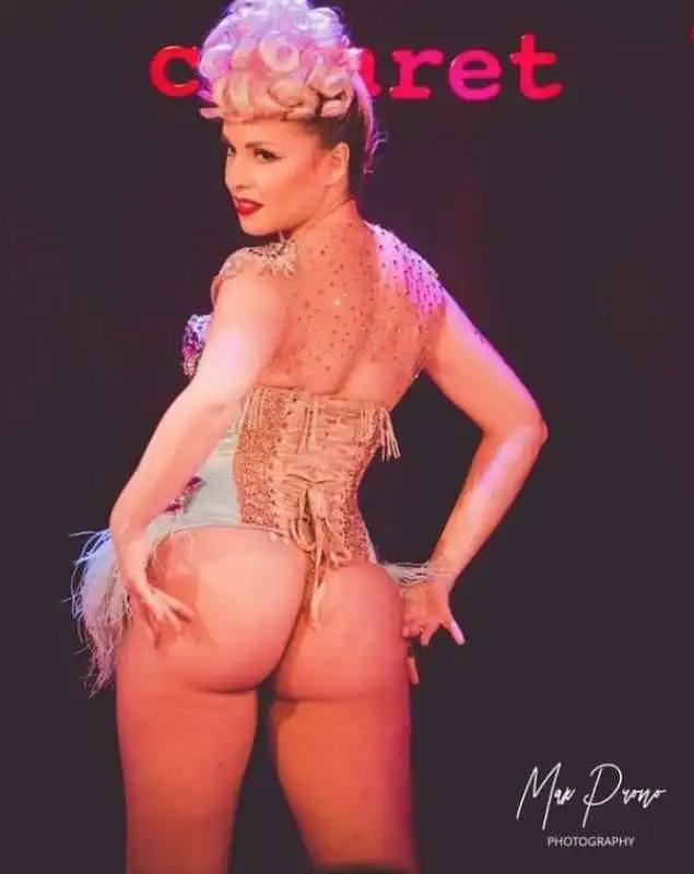 la ballerina di burlesque holly s good al secolo daisy ciotti 12