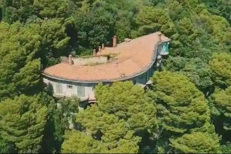 la villa in sardegna di alishar usmanov 