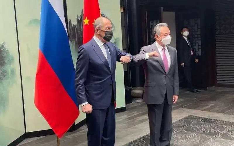 LAVROV E WANG YI