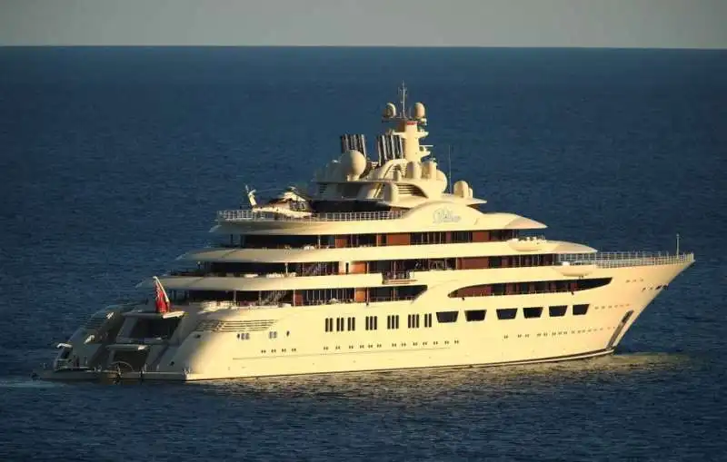 Lo yacht Dilbar di Alisher Usmanov