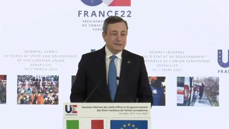 MARIO DRAGHI IN CONFERENZA STAMPA A VERSAILLES