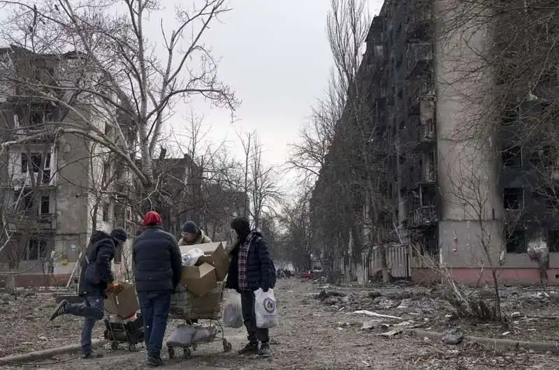 mariupol bombardata dai russi   1