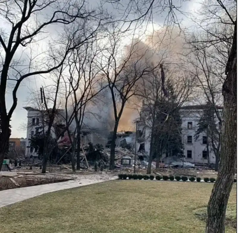 mariupol bombe su teatro 3