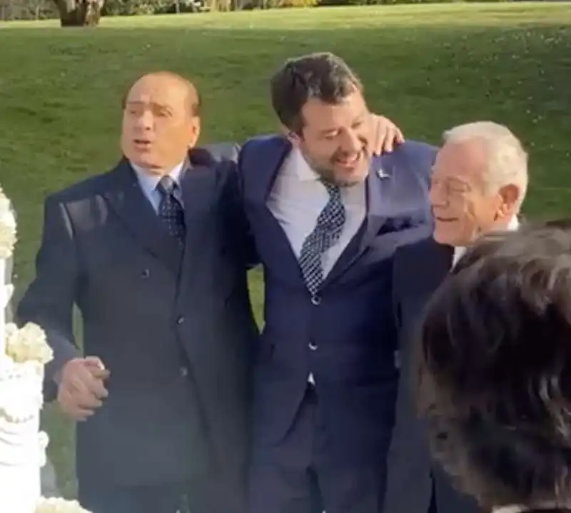 matteo salvini al matrimonio berlusconi fascina   3