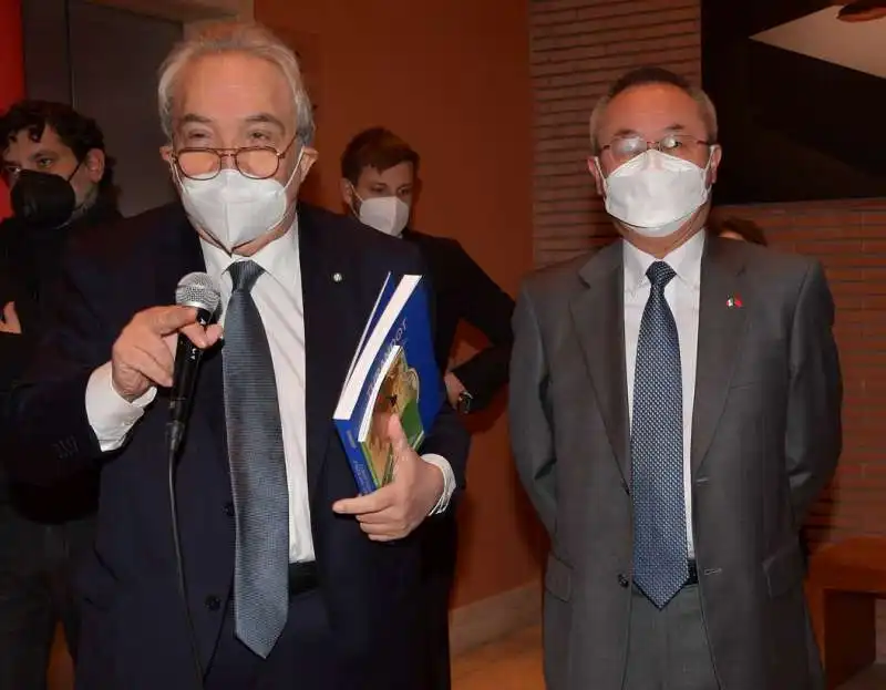 michele dall ongaro con l ambasciatore cinese  li junhua foto di bacco