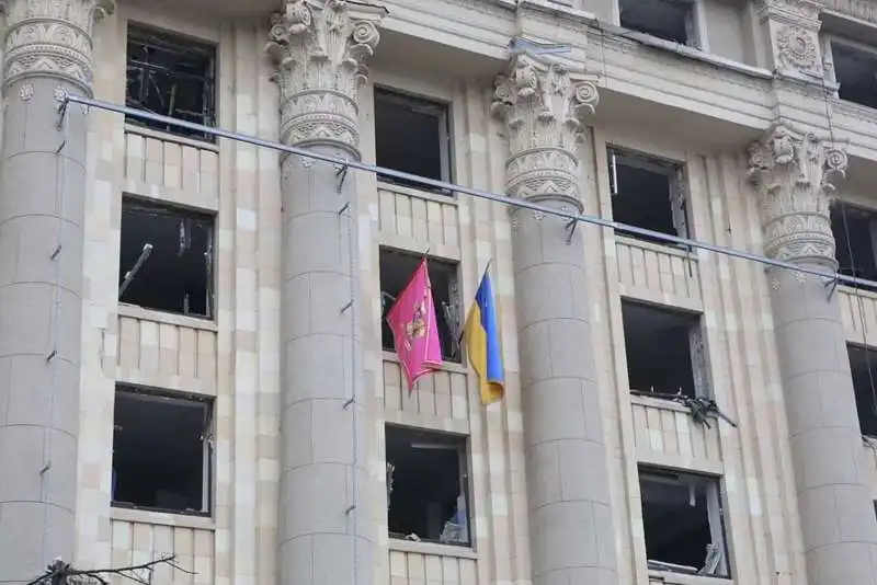 missile sul palazzo del governo di kharkiv   2