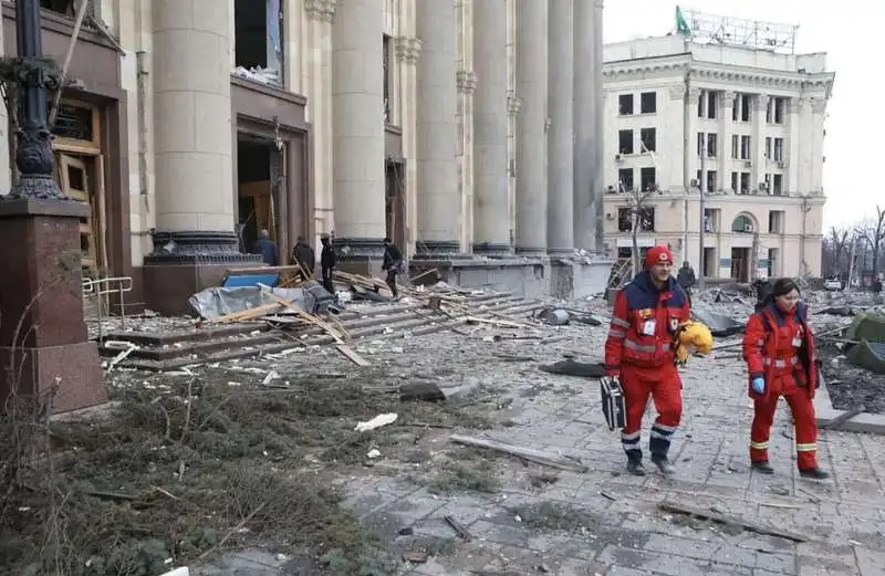 missile sul palazzo del governo di kharkiv   4