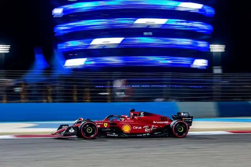 pole di lecrerc con la ferrari in bahrain 4