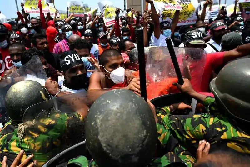 PROTESTE IN SRI LANKA PER LA CRISI ECONOMICA 