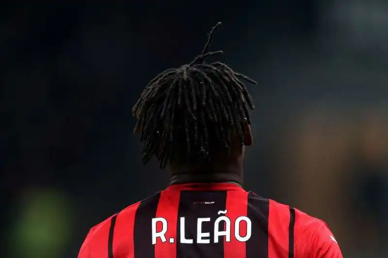 rafael leao del milan 13