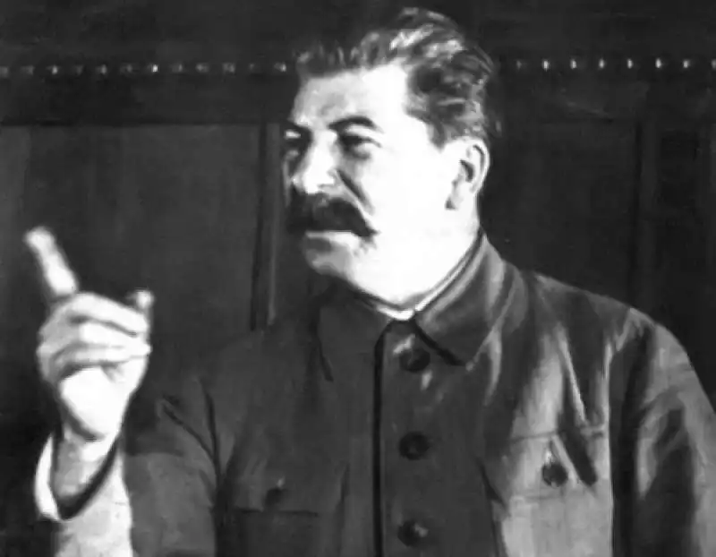 STALIN CON L INDICE ALZATO