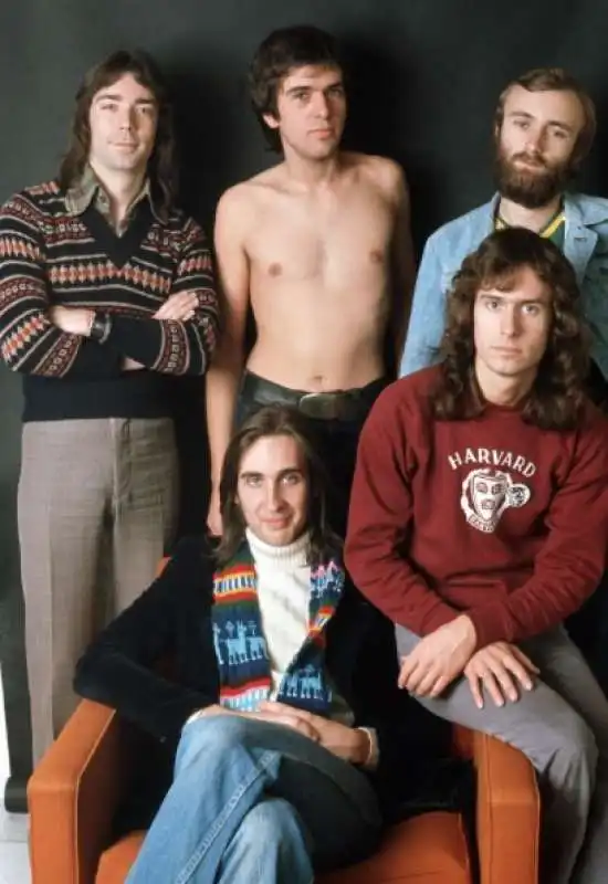 steve hackett peter gabriel phil collins tony banks mike rutherford   genesis nel 1975