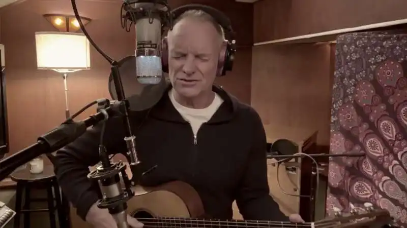 STING CANTA RUSSIANS PER IL POPOLO UCRAINO 