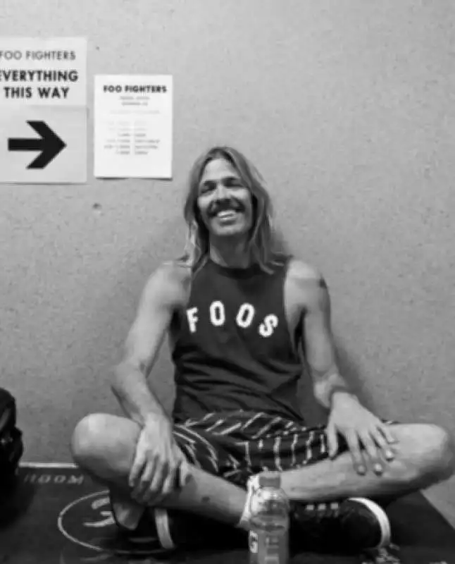 taylor hawkins   2