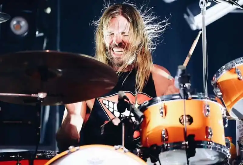 taylor hawkins   2 