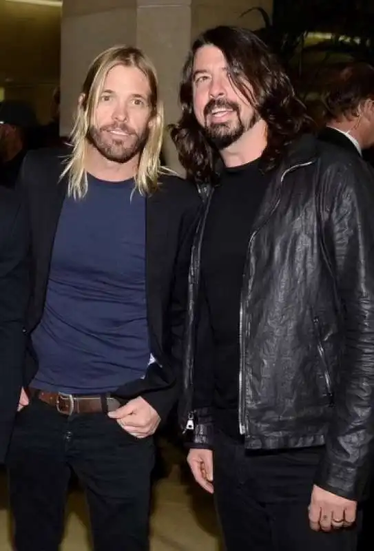 taylor hawkins   dave grohl 