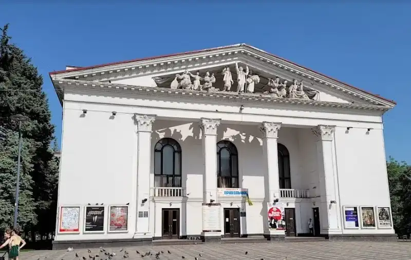 teatro di mariupol prima dei bombardamenti