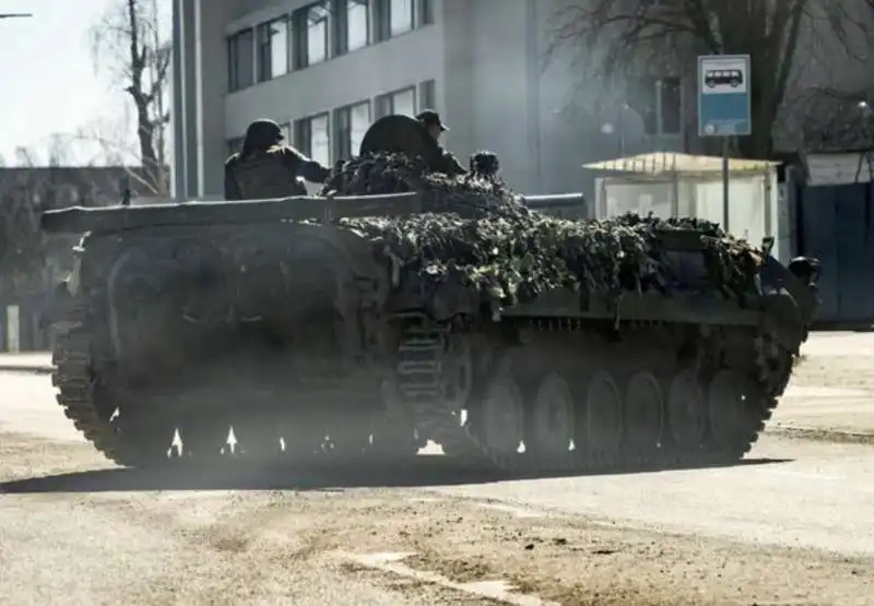 un tank ucraino a kiev 