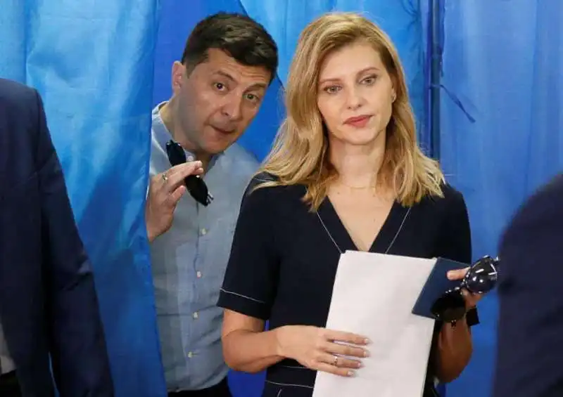 VOLODYMYR ZELENSKY CON LA MOGLIE OLENA 