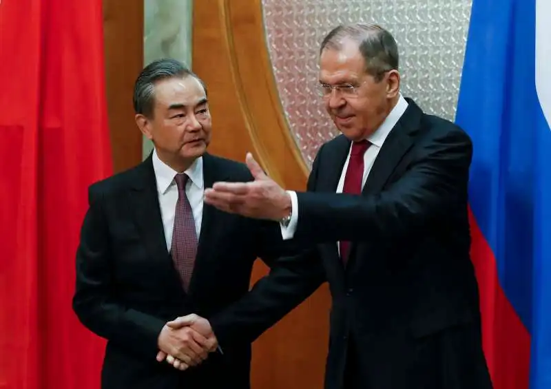 WANG YI E LAVROV