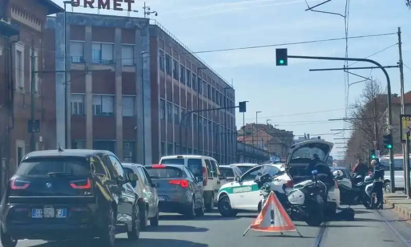 15enne rom ruba una fiat punto a torino   2