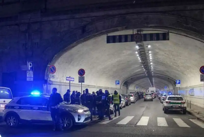 accoltellamenti durante rapine a milano 1