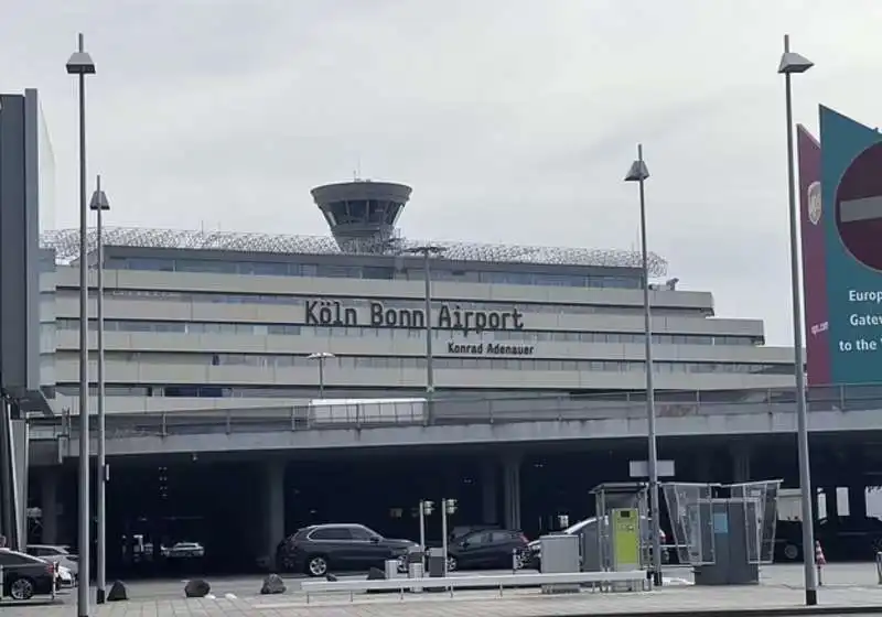 AEROPORTO COLONIA BONN GERMANIA

