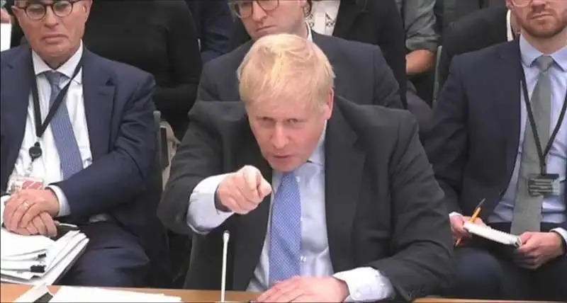 boris johnson davanti alla commissione sul partygate