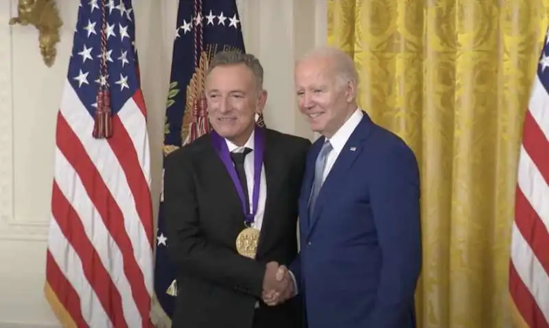 bruce springsteen riceve la narional medal of arts da joe biden 4